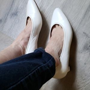EUC Naturalizer low heeled pumps